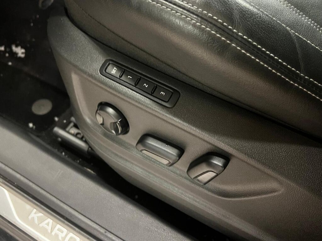 Skoda Karoq 2018 Musta