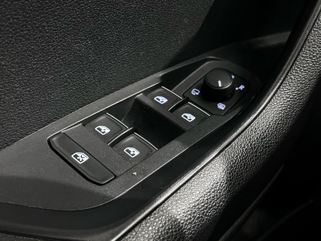 Skoda Karoq 2018 Musta