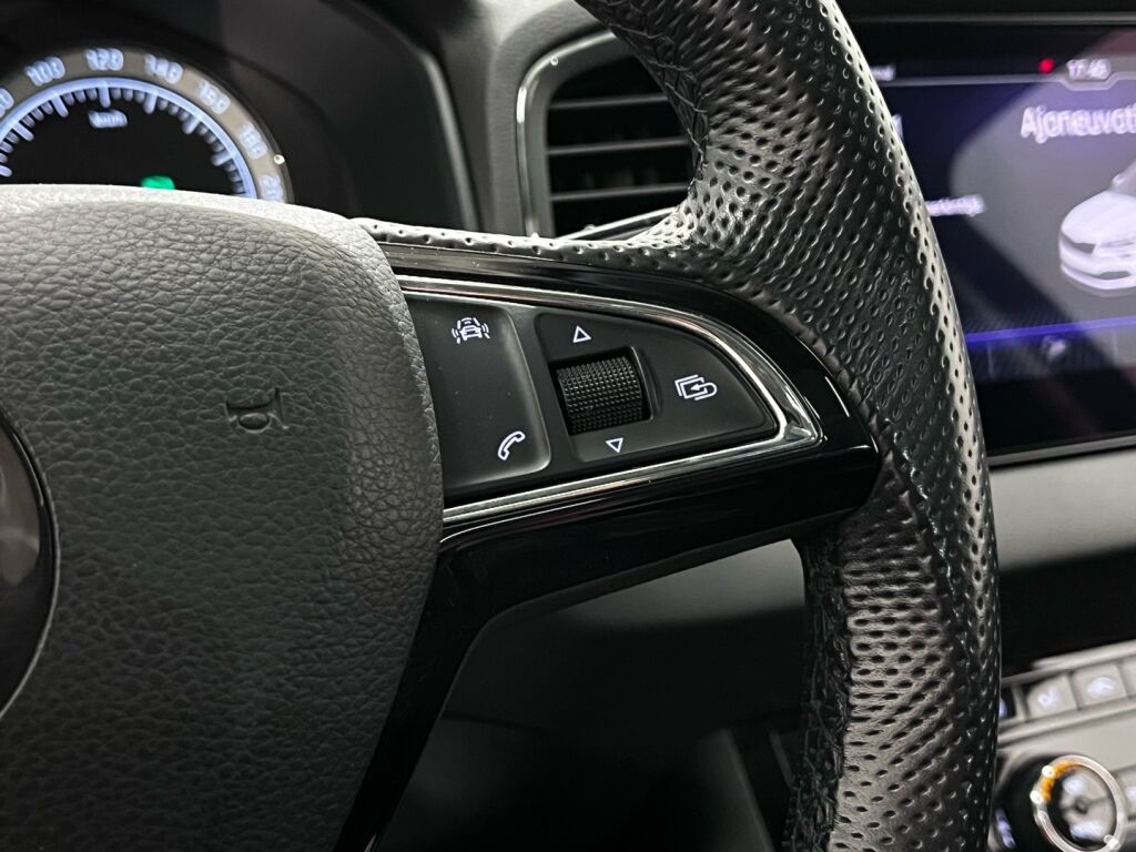 Skoda Karoq 2018 Musta