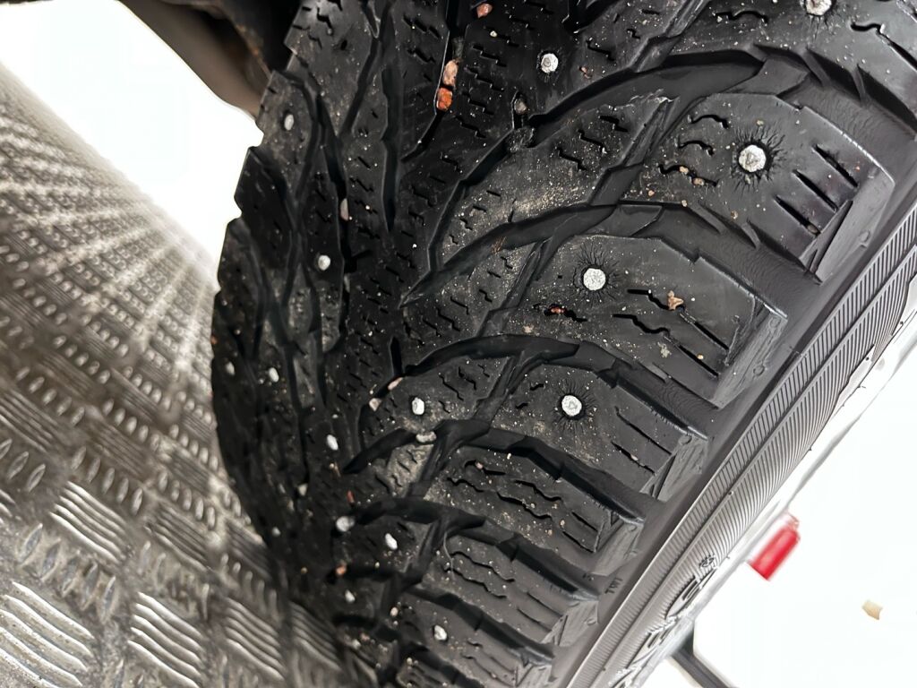 Skoda Karoq 2018 Musta