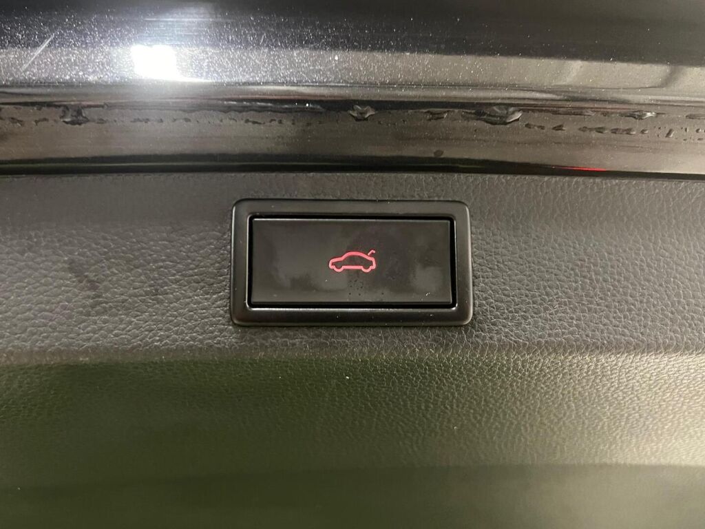 Skoda Karoq 2018 Musta