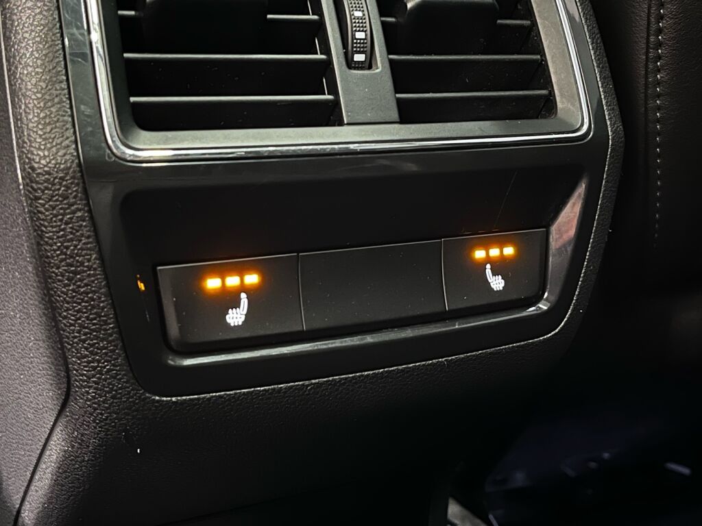 Skoda Karoq 2018 Musta