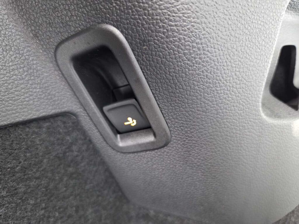 Volkswagen Golf 2024 Valkoinen