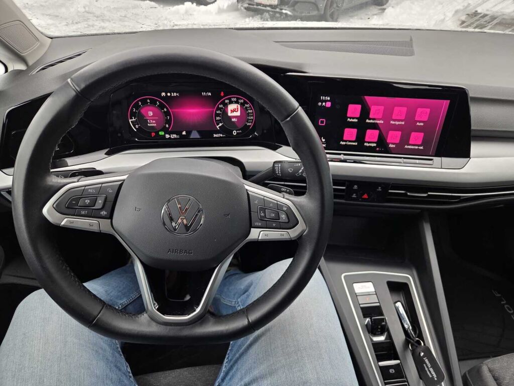 Volkswagen Golf 2024 Valkoinen