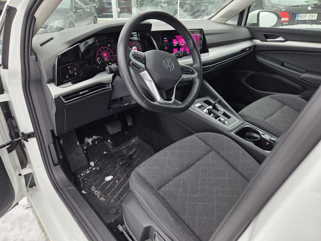 Volkswagen Golf 2024 Valkoinen