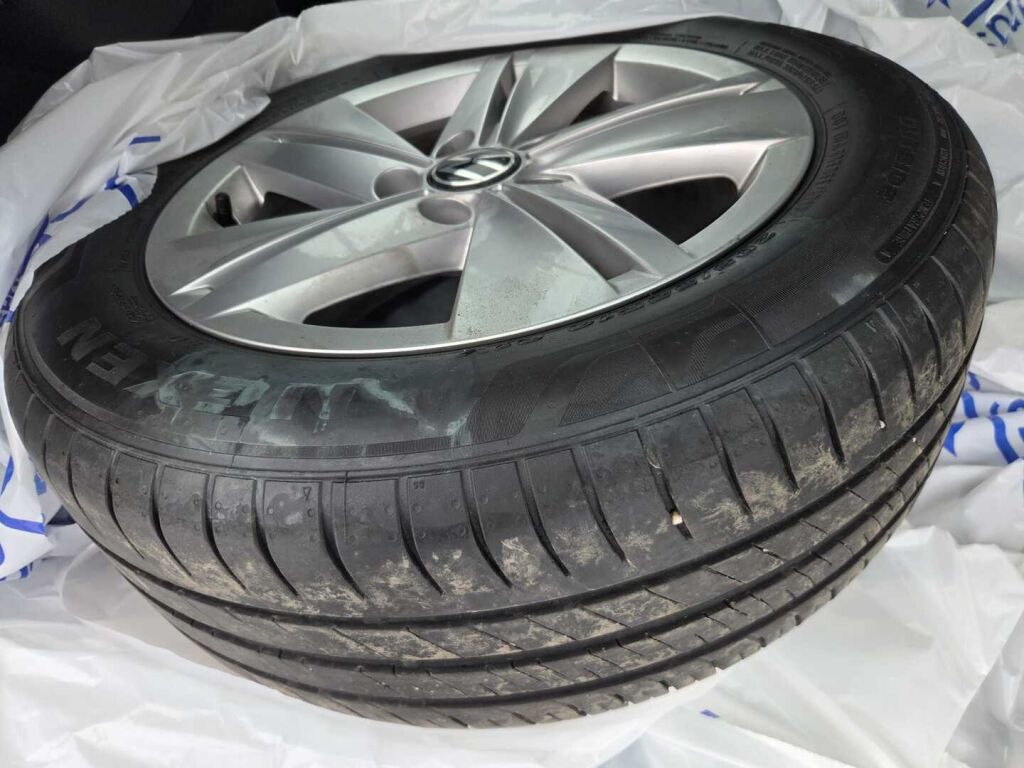 Volkswagen Golf 2024 Valkoinen