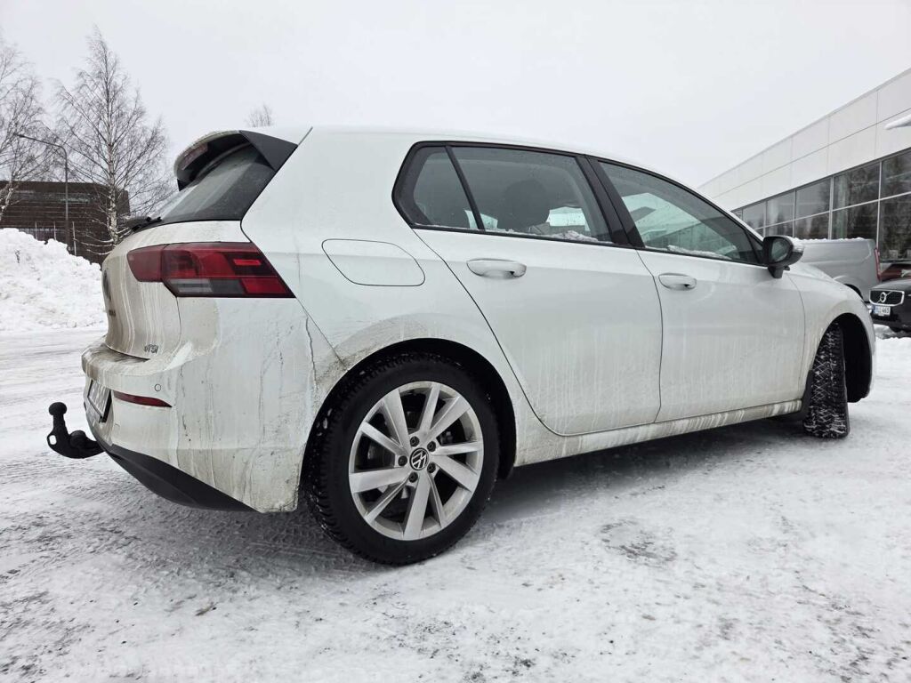 Volkswagen Golf 2024 Valkoinen