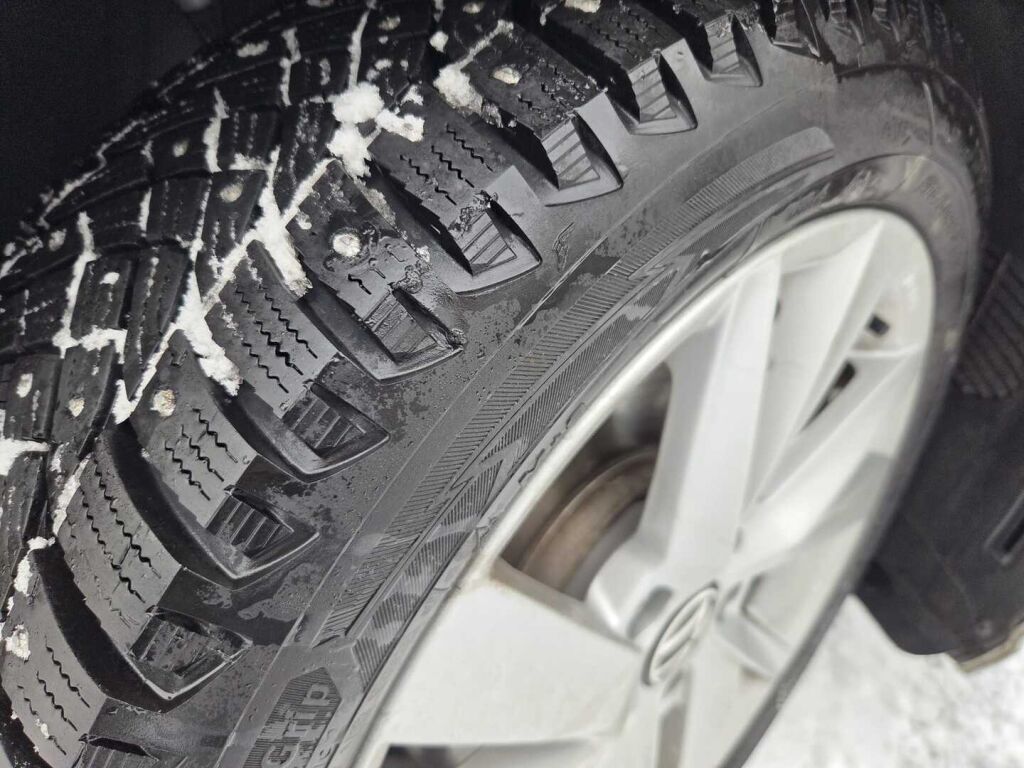 Volkswagen Golf 2024 Valkoinen