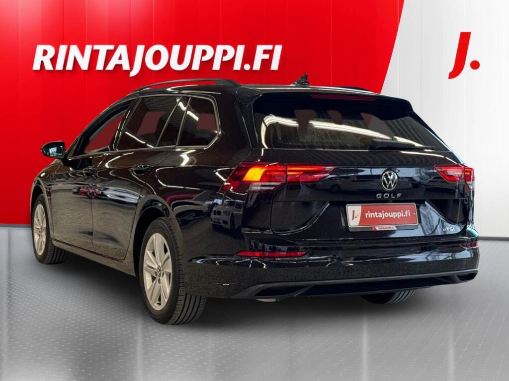 Volkswagen Golf 2022 Musta