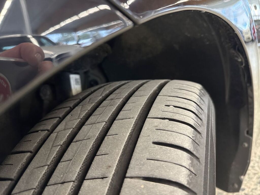 Volkswagen Golf 2022 Musta