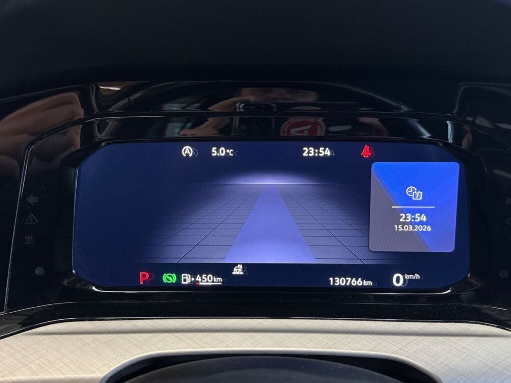 Volkswagen Golf 2022 Musta