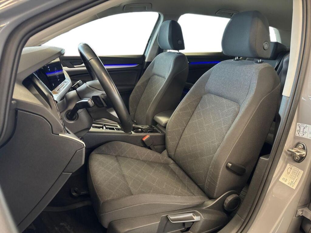 Volkswagen Golf 2024 Harmaa