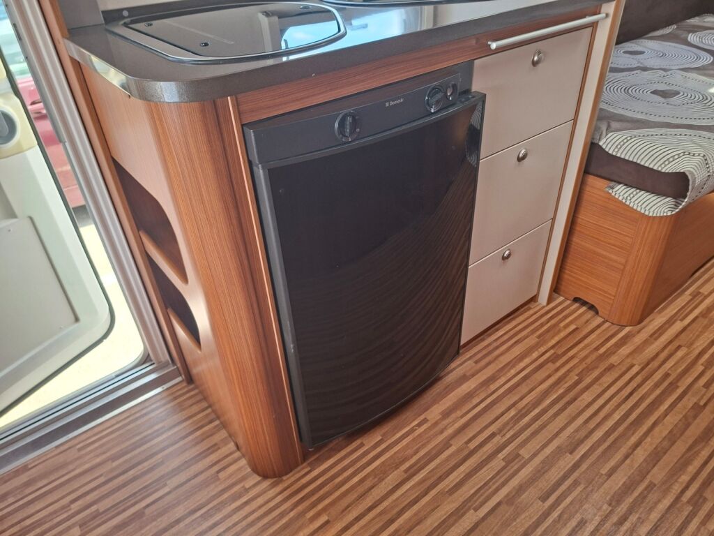 Adria Adora 2013 Valkoinen