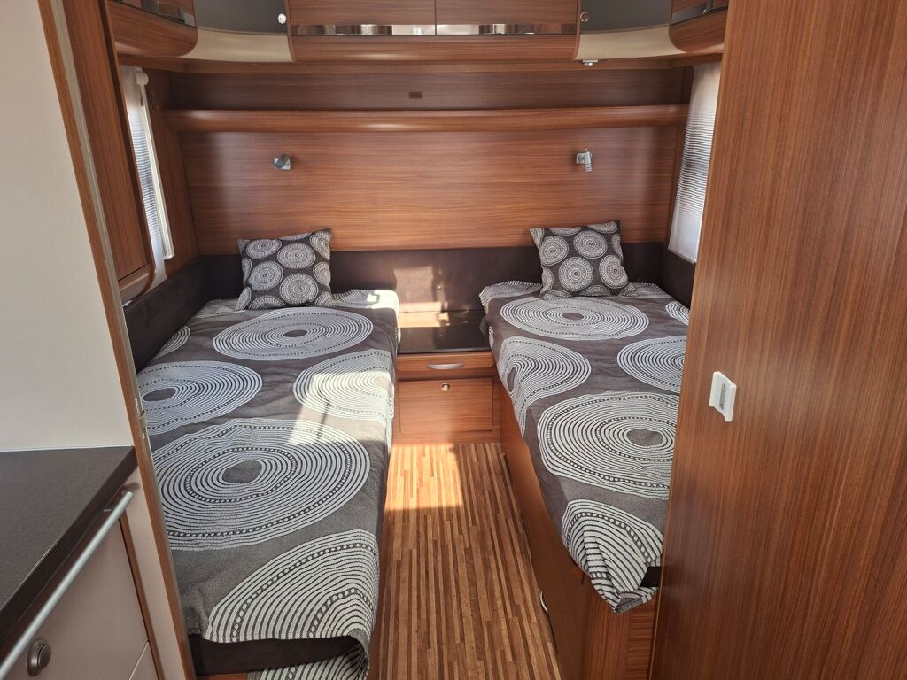 Adria Adora 2013 Valkoinen