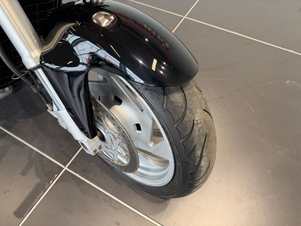 Suzuki INTRUDER 2007 Musta