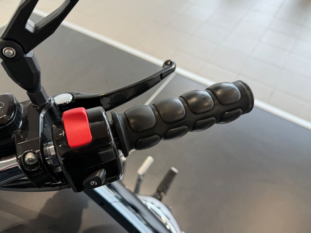 Suzuki INTRUDER 2007 Musta