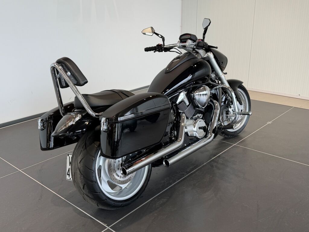 Suzuki INTRUDER 2007 Musta