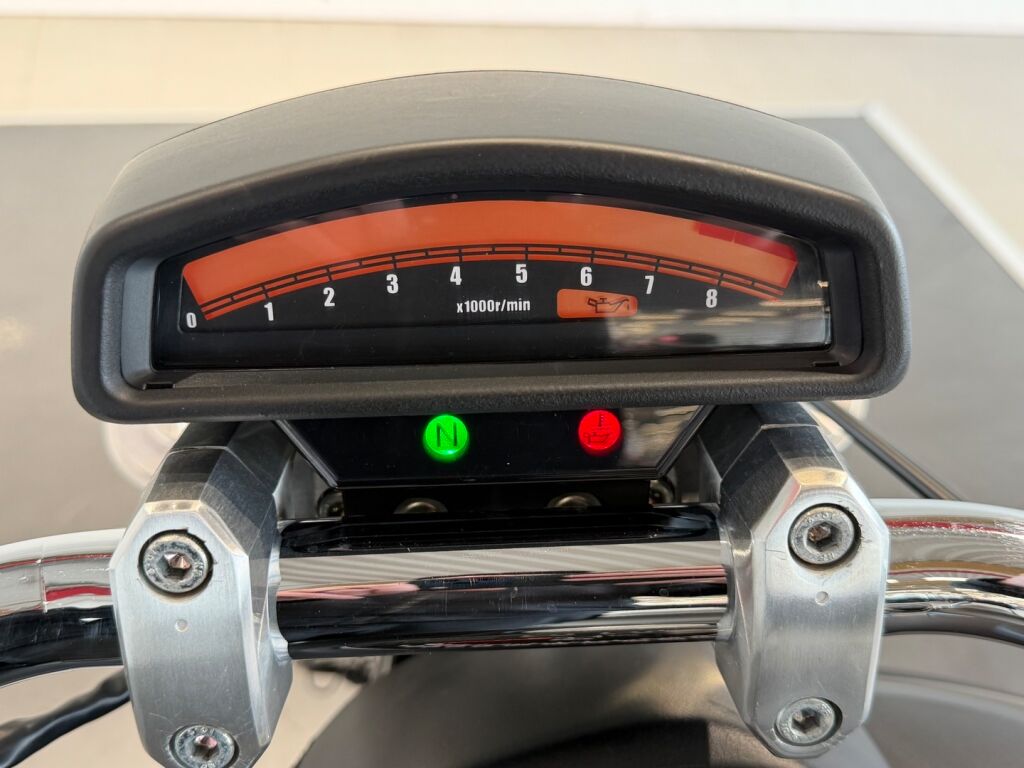 Suzuki INTRUDER 2007 Musta