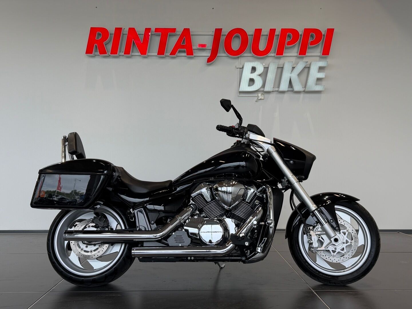 Suzuki INTRUDER