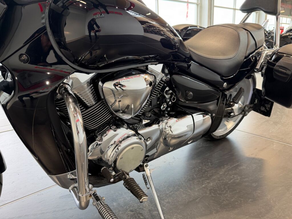 Suzuki INTRUDER 2007 Musta