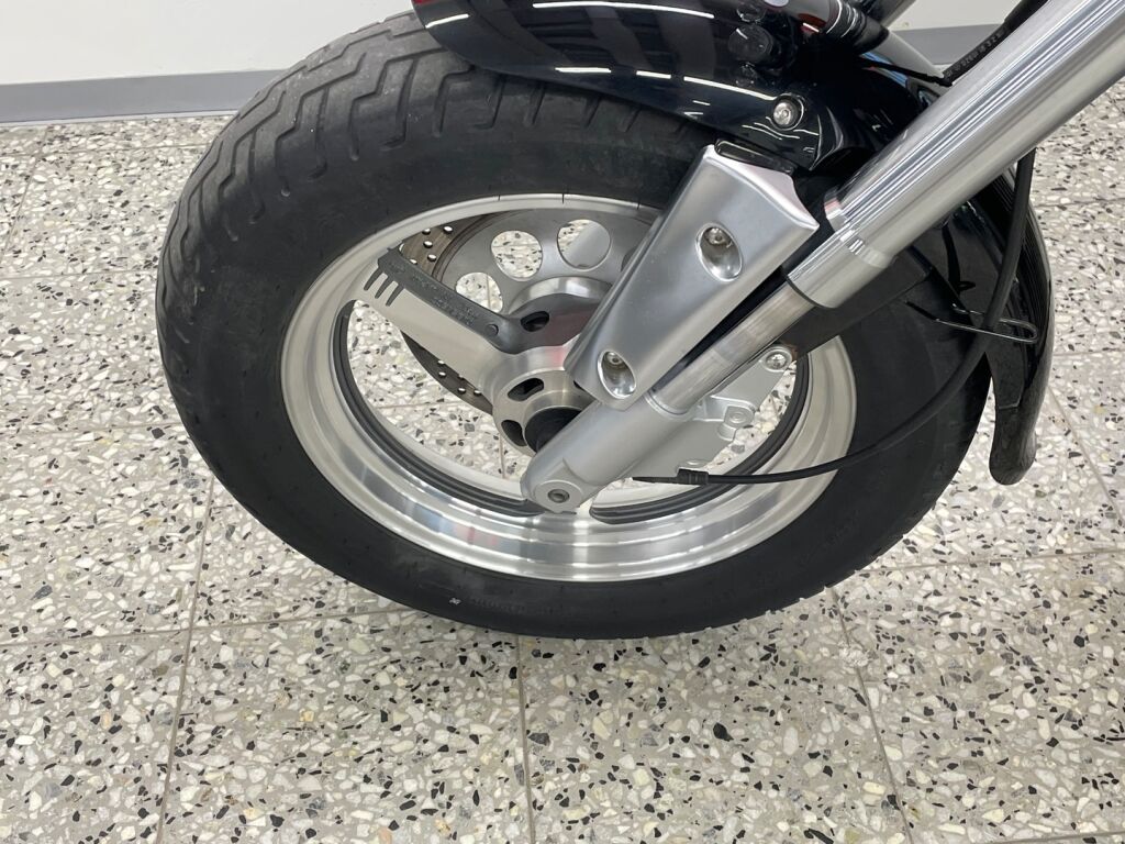 Suzuki VZ 2000 