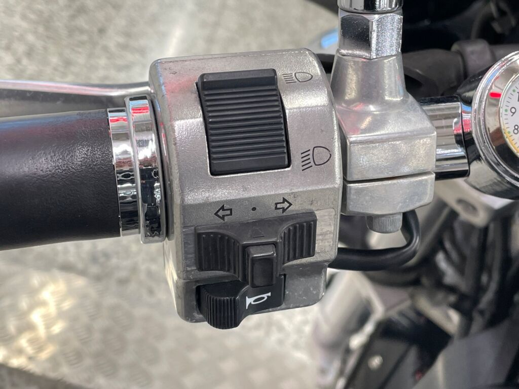 Suzuki VZ 2000 