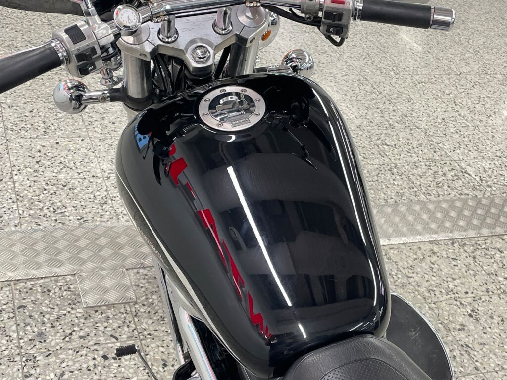 Suzuki VZ 2000 
