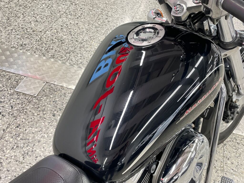 Suzuki VZ 2000 
