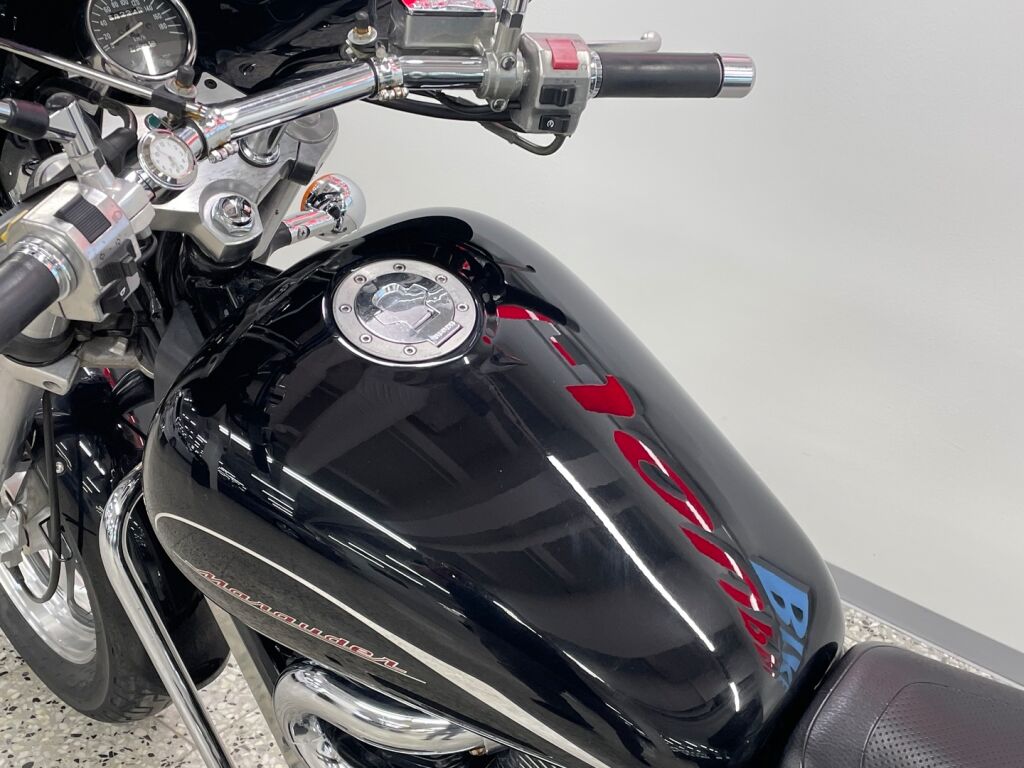 Suzuki VZ 2000 