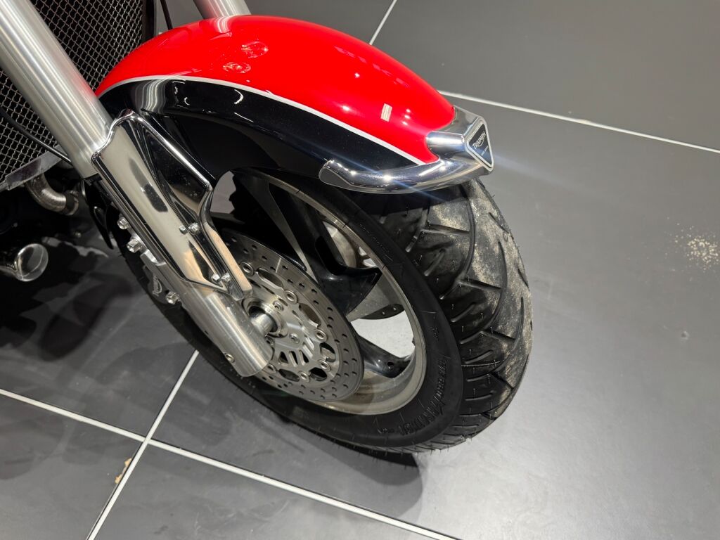 Triumph ROCKET III 2007 Monivär.