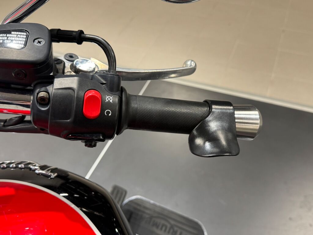 Triumph ROCKET III 2007 Monivär.