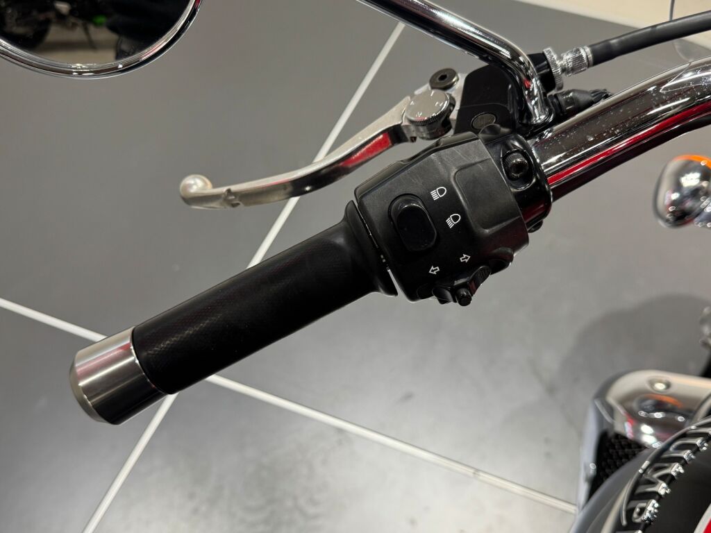 Triumph ROCKET III 2007 Monivär.