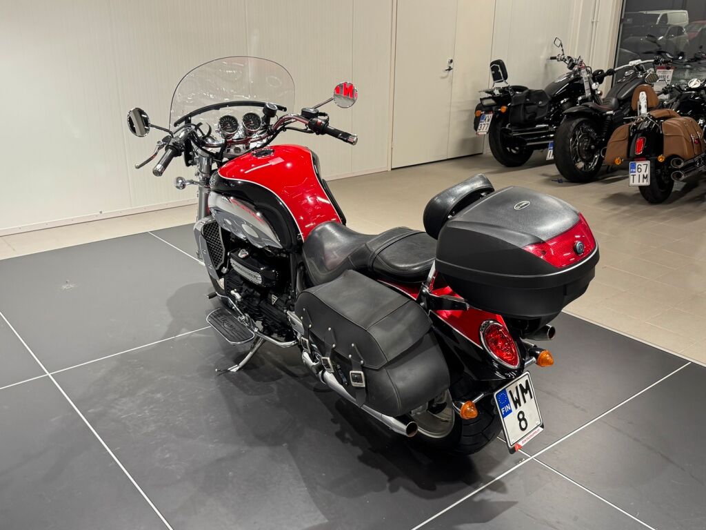 Triumph ROCKET III 2007 Monivär.