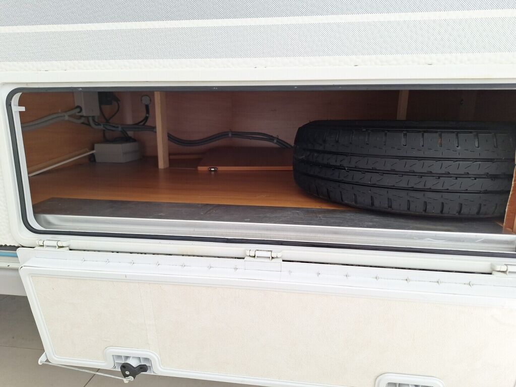 Adria ADORA 2006 Valkoinen