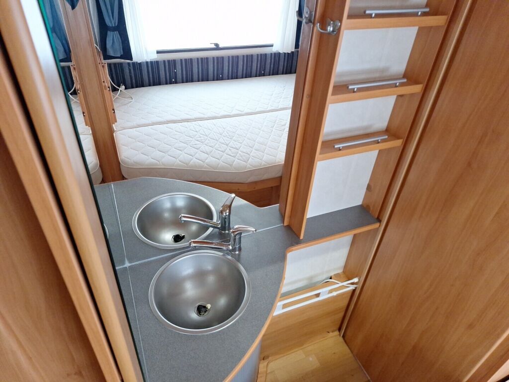 Adria ADORA 2006 Valkoinen