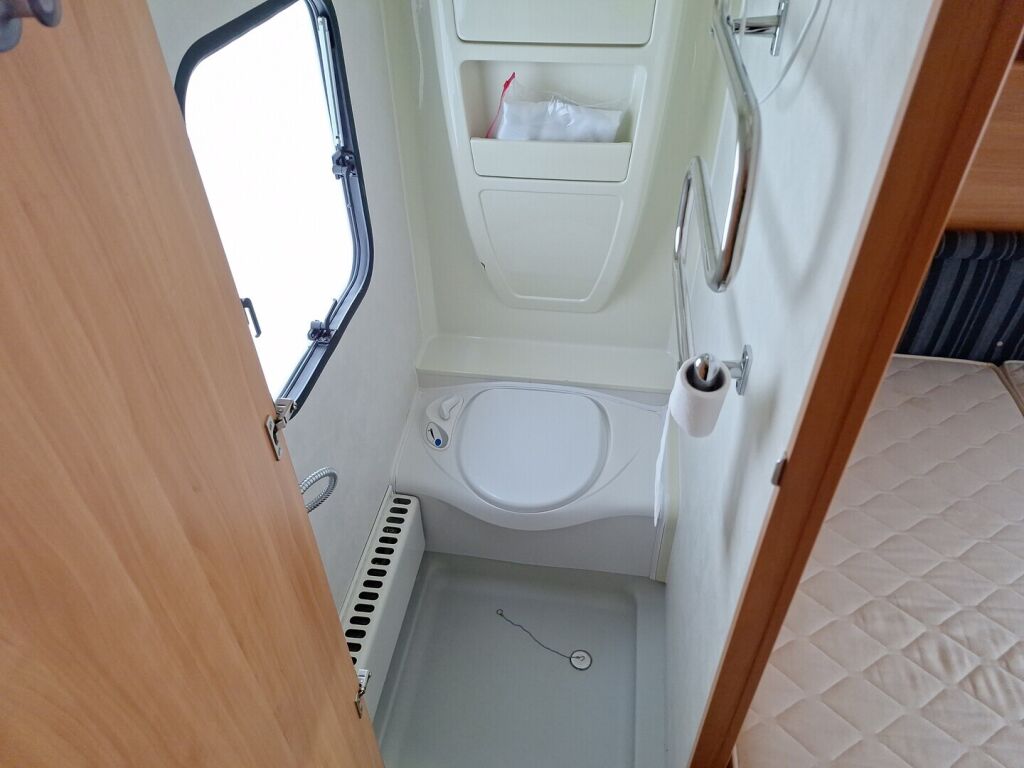 Adria ADORA 2006 Valkoinen