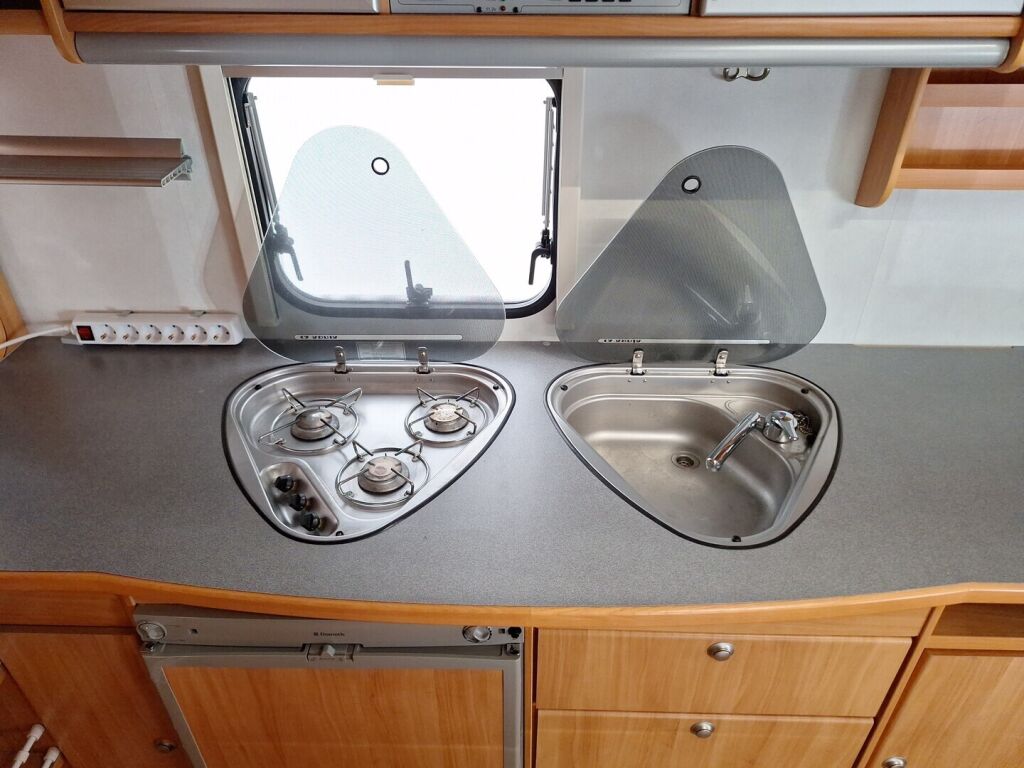 Adria ADORA 2006 Valkoinen