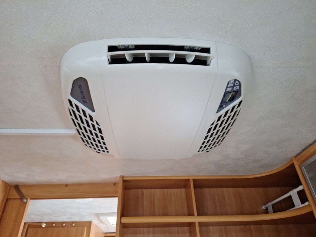 Adria ADORA 2006 Valkoinen