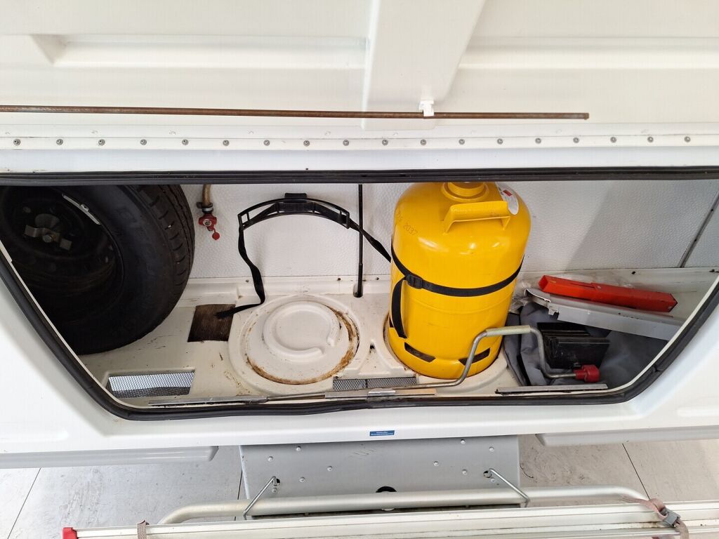 Adria ADORA 2006 Valkoinen