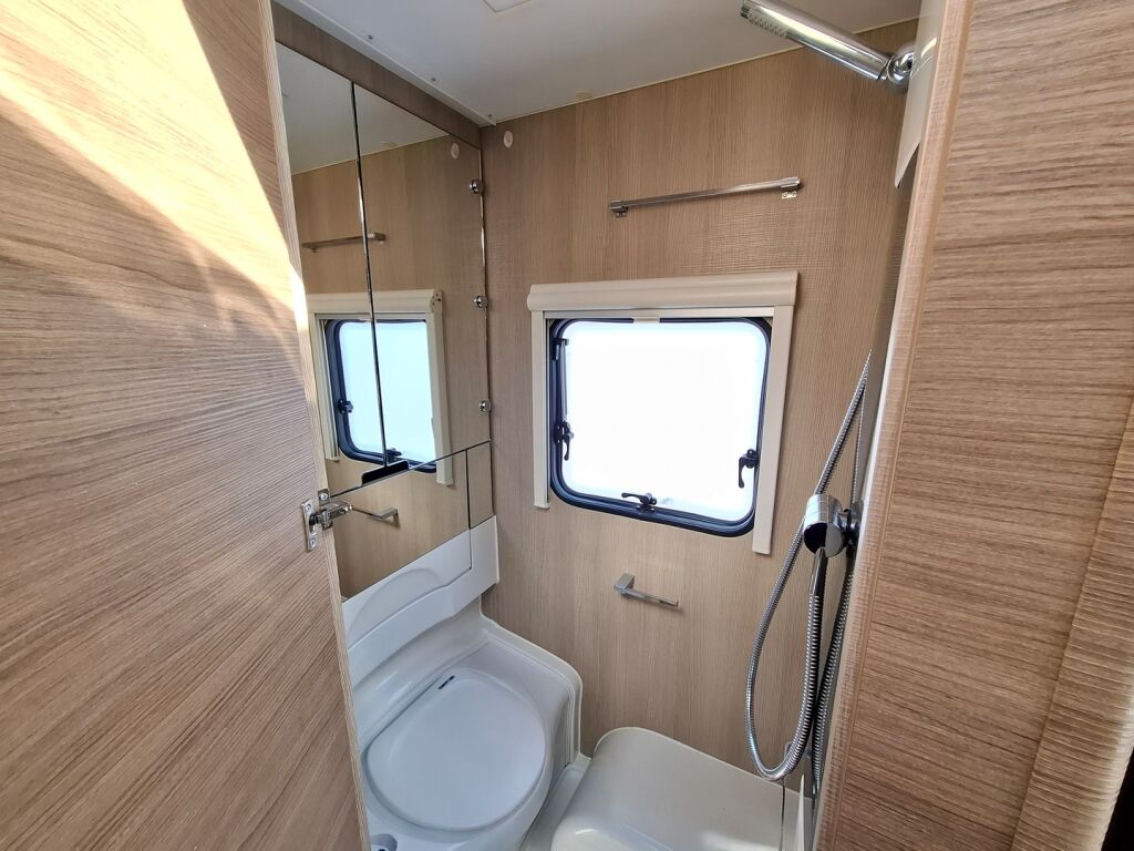 Adria Adora 2017 Valkoinen