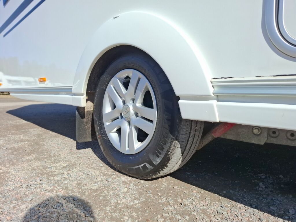 Adria Adora 2017 Valkoinen