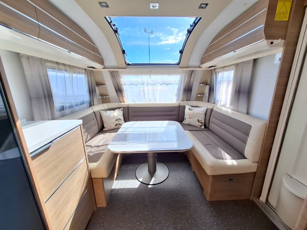 Adria Adora 2017 Valkoinen