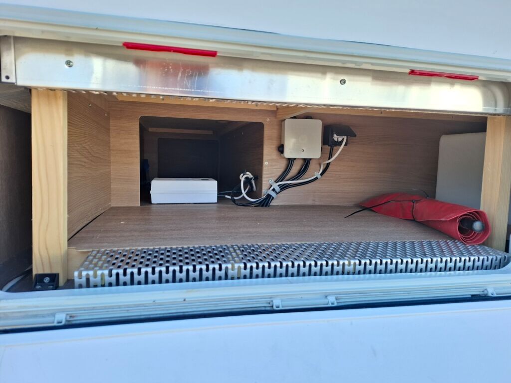 Adria Adora 2017 Valkoinen