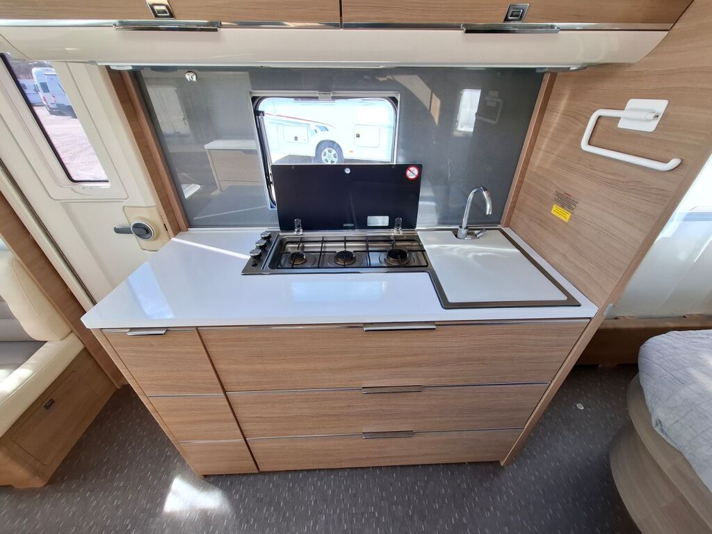 Adria Adora 2017 Valkoinen