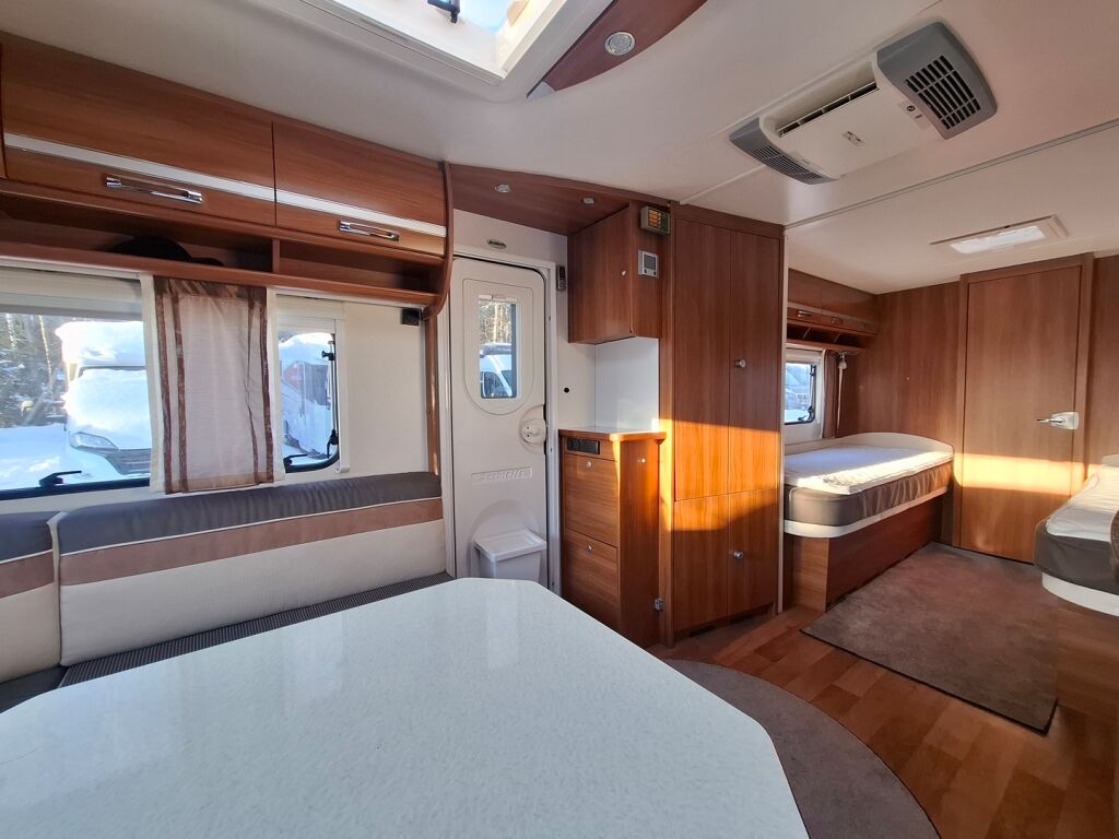 Dethleffs NOMAD 2011 Valkoinen