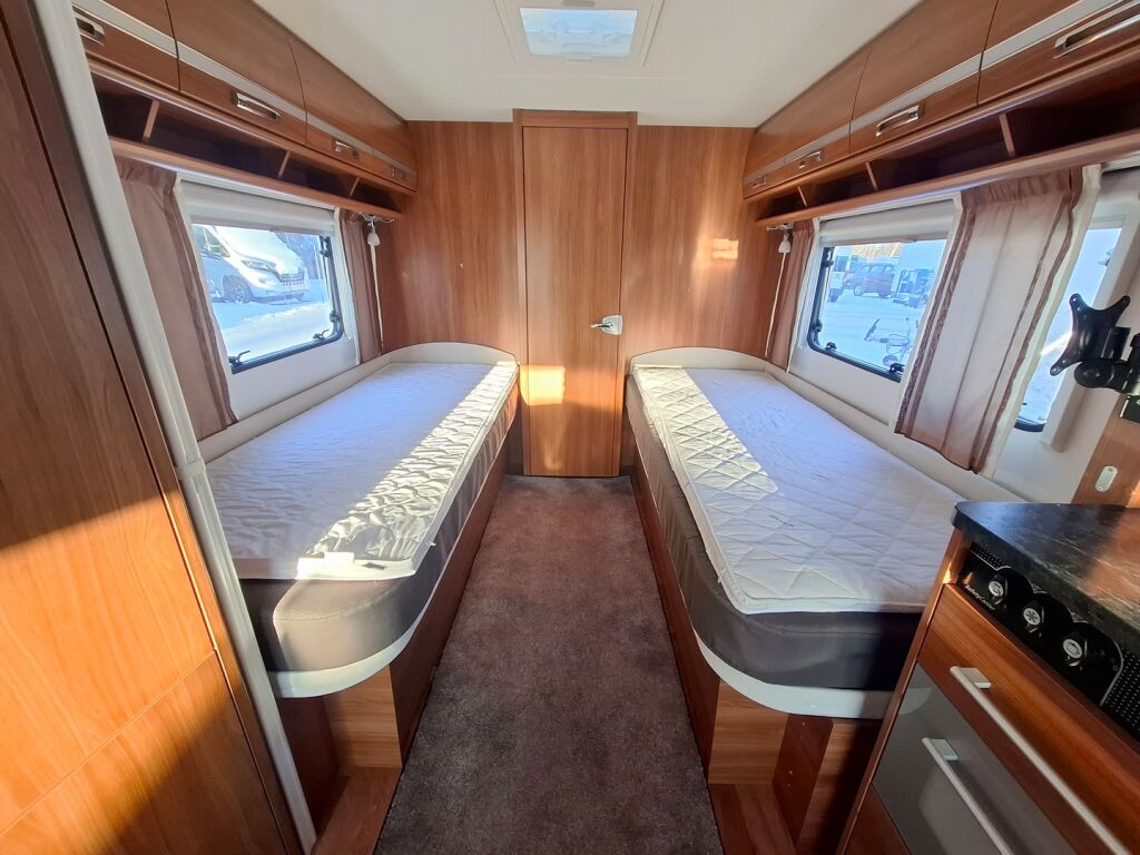 Dethleffs NOMAD 2011 Valkoinen