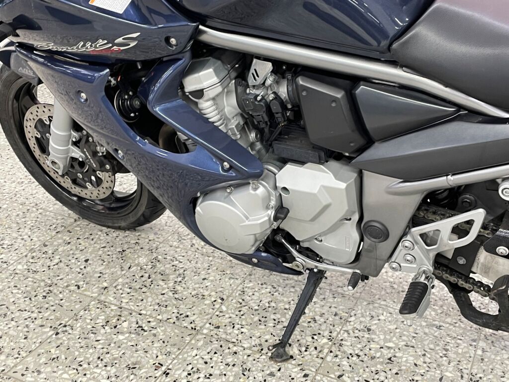 Suzuki GSF 2008 
