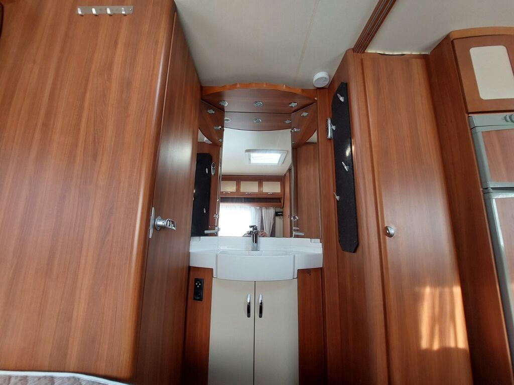 Hobby Prestige 2011 Valkoinen