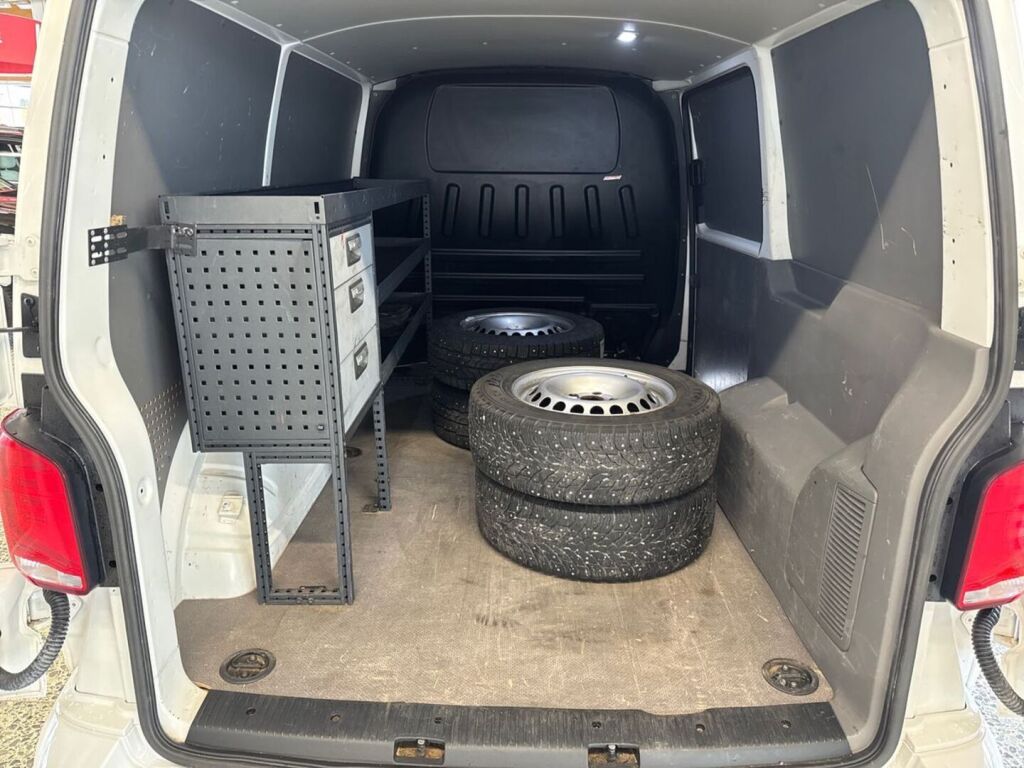 Volkswagen Transporter 2022 Valkoinen