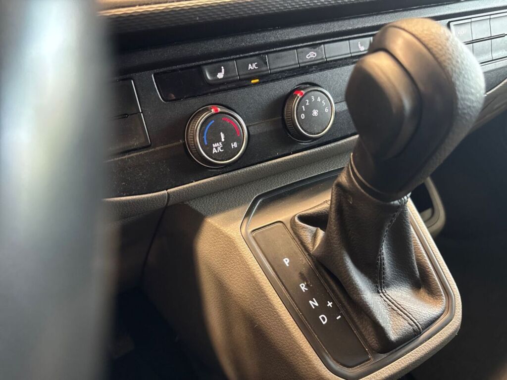 Volkswagen Transporter 2022 Valkoinen